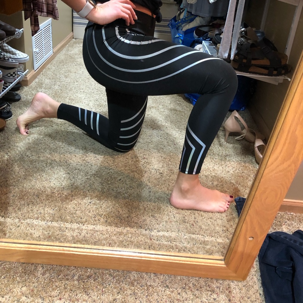 Leggings with holographic details